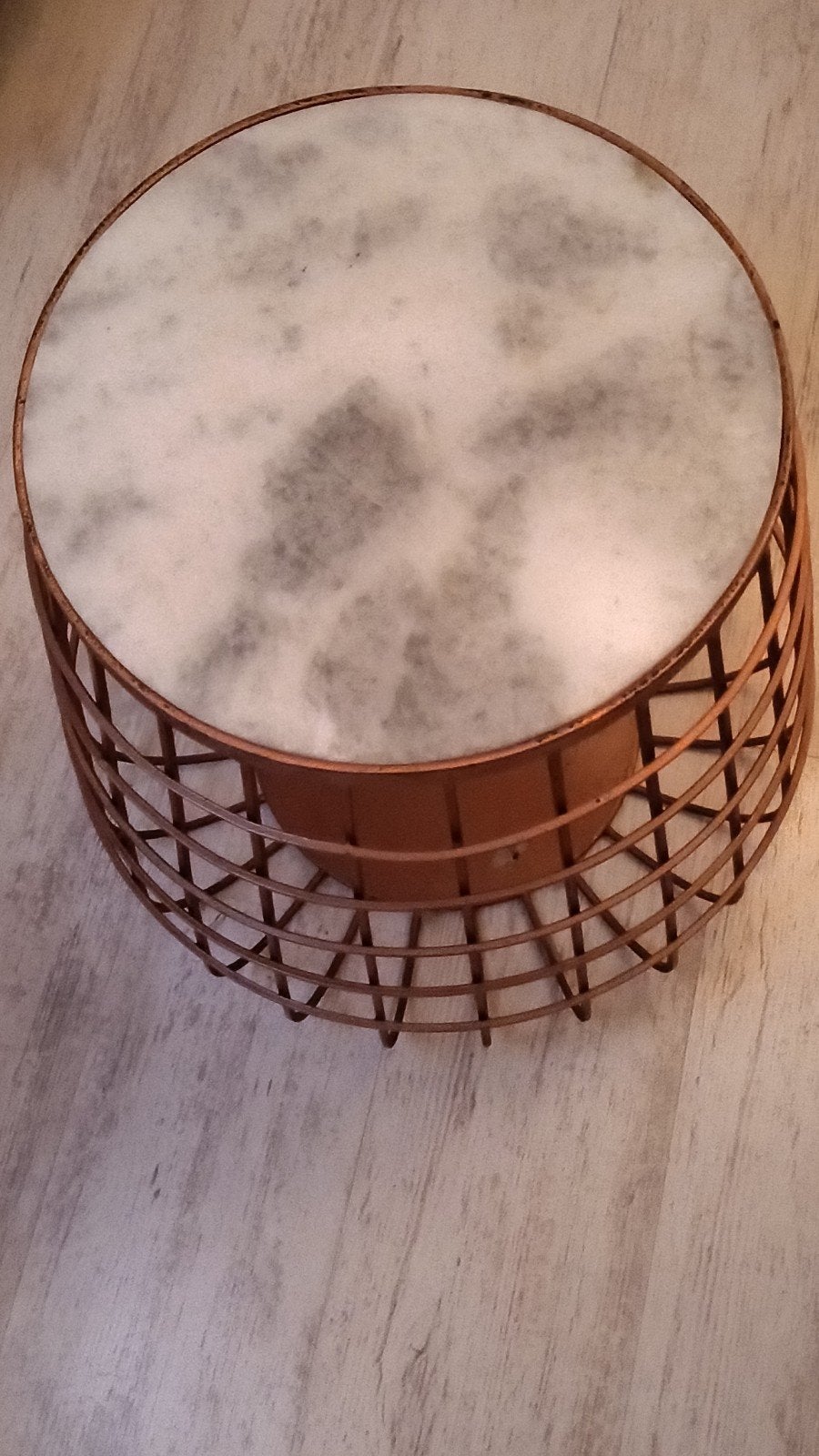 mooi bijzettafel van metaal en marmeren bovenkant, Ophalen, Minder dan 55 cm, Metaal of Aluminium, Rond