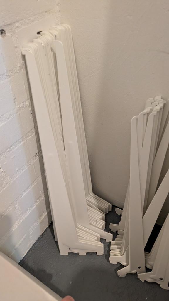 34 stuks F-Systeem drager enkel 50 cm wit

wandsysteem, Ophalen, Gebruikt