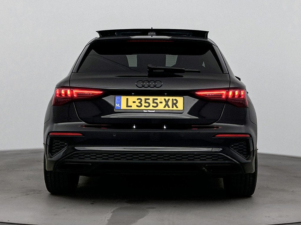 Audi A3 Sportback 35 TFSI edition one | PANORAMADAK | LEDER, Auto's, Audi, 12 maanden, 4 cilinders, Zwart, Leder