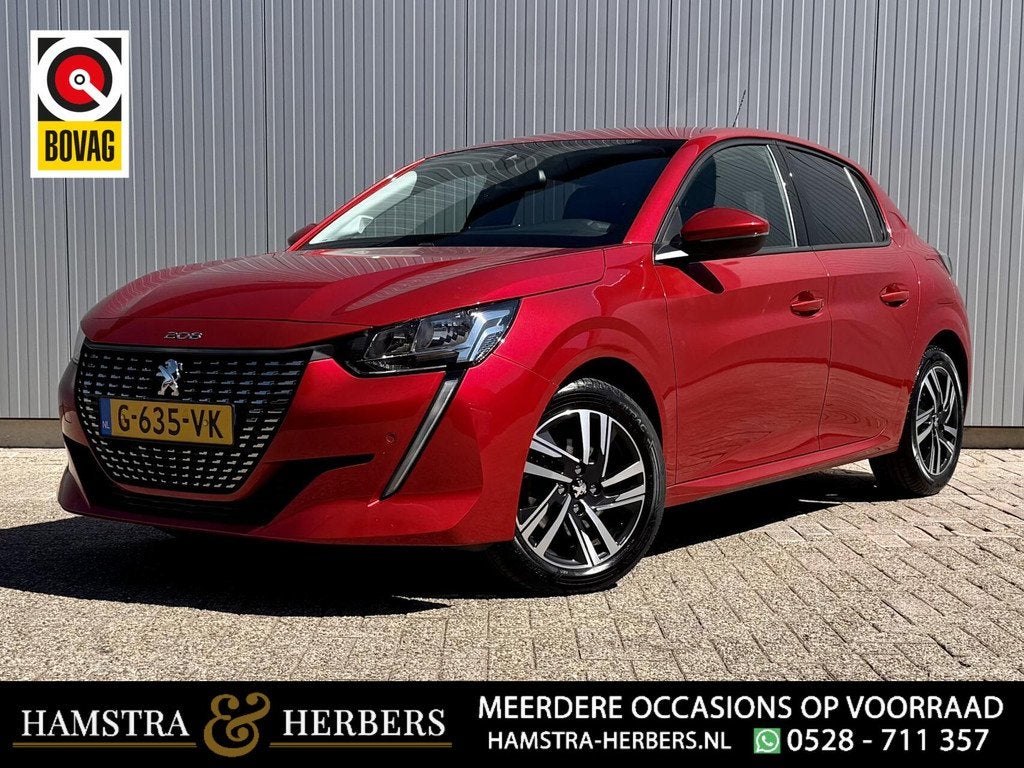 Peugeot 208 1.2 PureTech rood, Voorwielaandrijving, Parkeersensor, 101 pk, Gebruikt