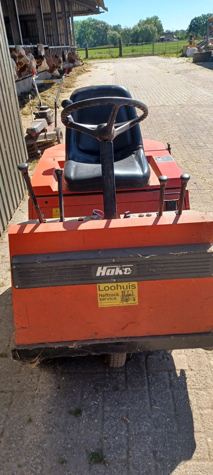 Hako-Jonas 950E veegmachine, Ophalen