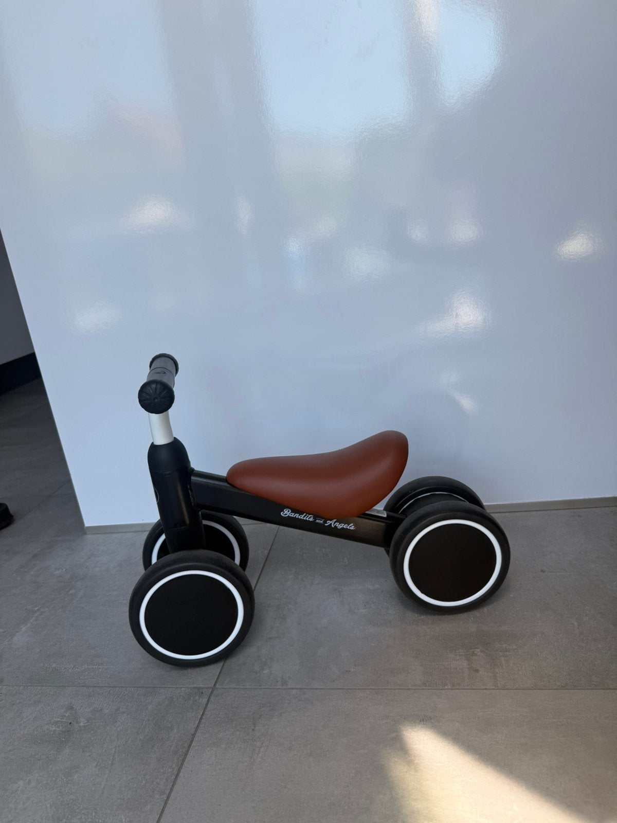 Bandits en angels loopfiets zwart, Kinderen en Baby's, Speelgoed | Buiten | Voertuigen en Loopfietsen, Ophalen, Zo goed als nieuw