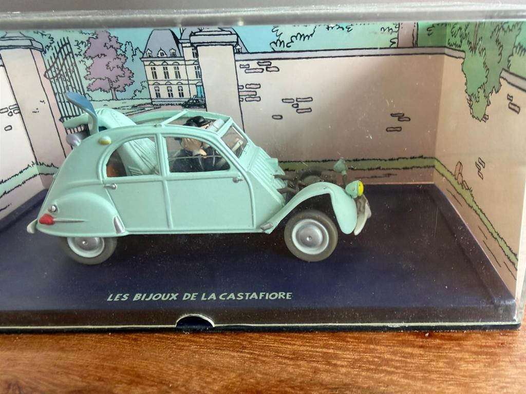 Kuifje De Juwelen van Castafiore 2CV modelauto, Overige merken, Auto, 1:32 tot 1:50, Ophalen of Verzenden