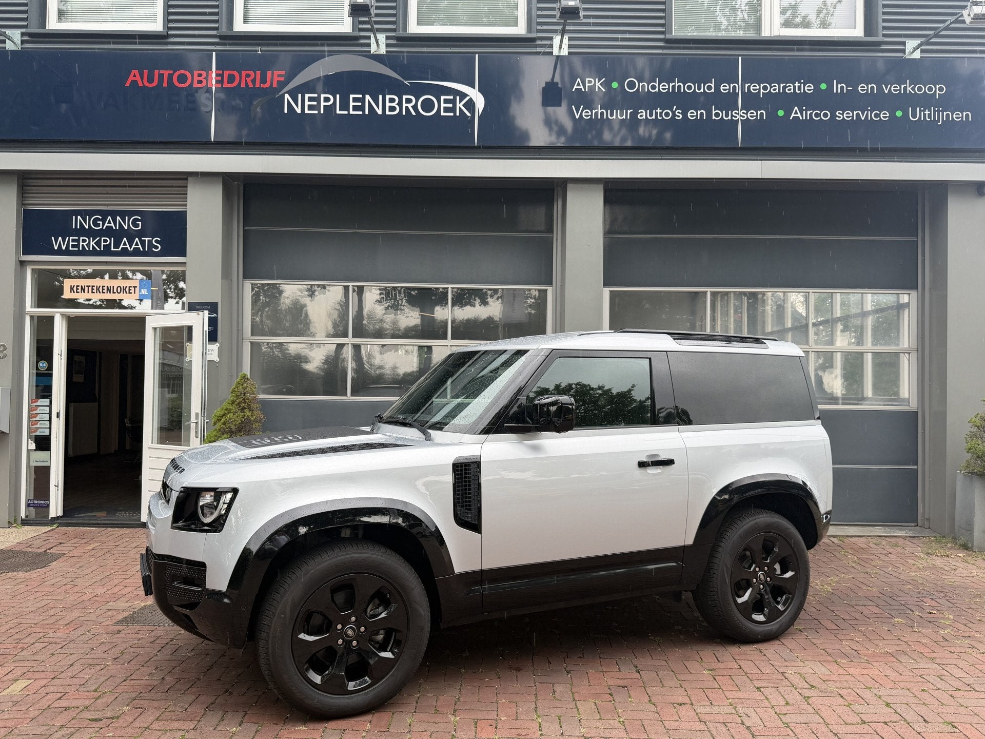 Land Rover Defender 3.0 D200 90 MHEV S Grijskenteken uit 202, Auto's, Automaat, Dealer onderhouden, Stof, 2996 cc