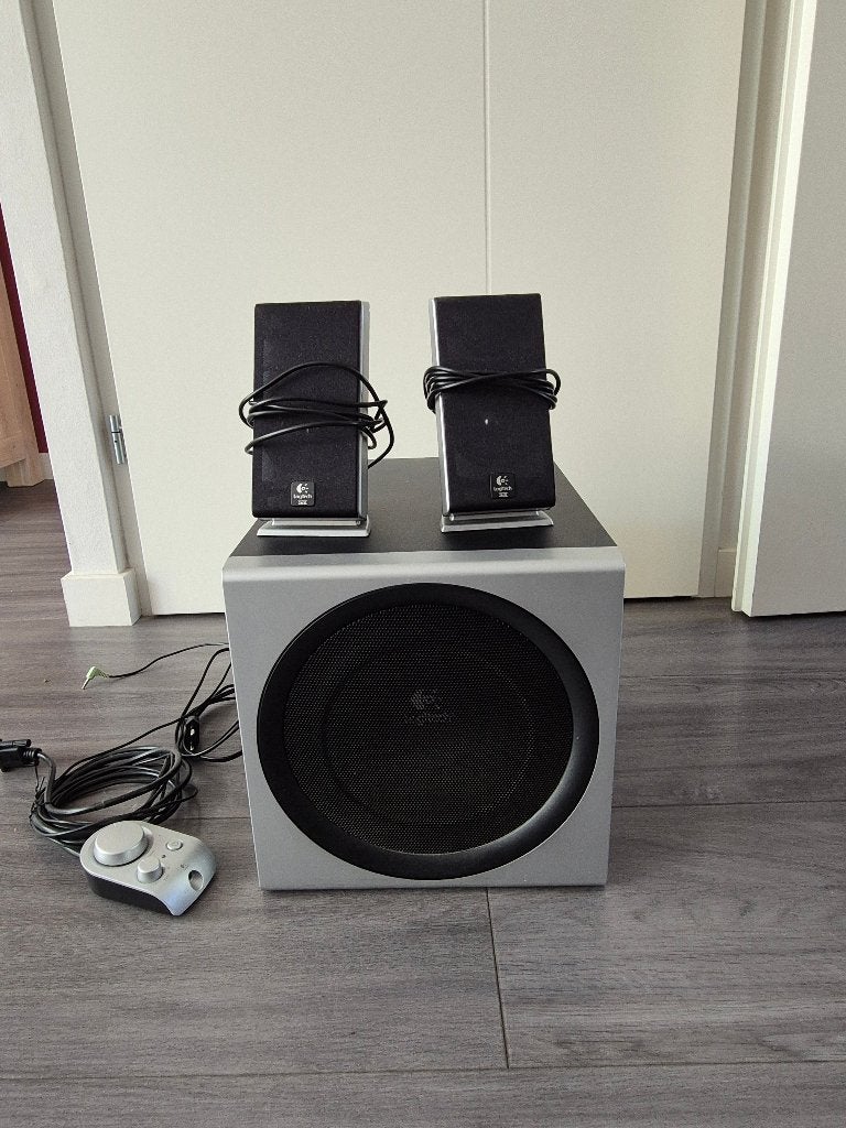 logitech z-2300 subwoofer met 2 speakers, Ophalen, Zo goed als nieuw, Audiokanaal 2.1, Logitech, Creative