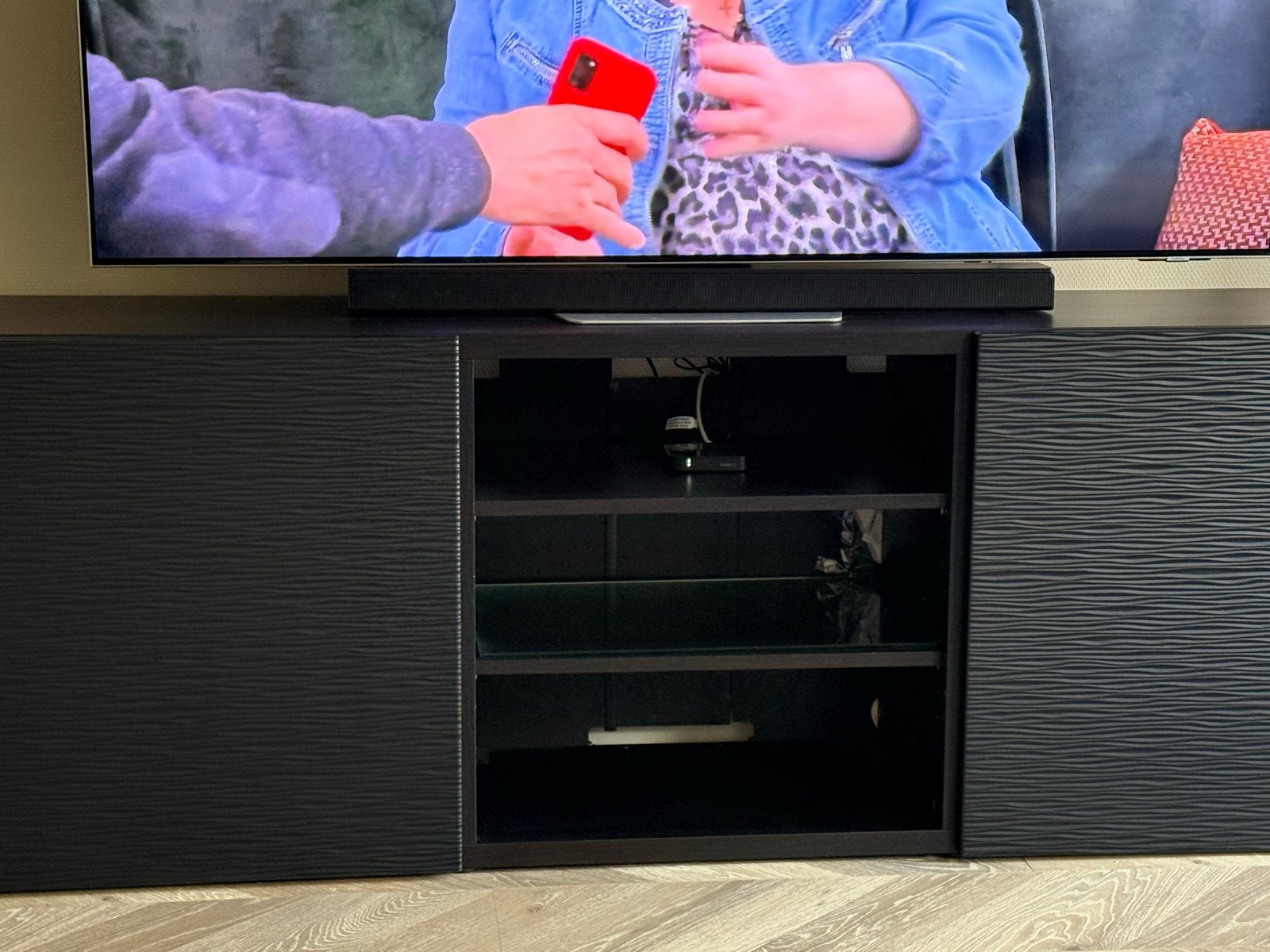 IKEA Bestå TV-meubel zwart met reliëf deuren 180x41x65cm, Ophalen, Strak, 150 tot 200 cm, Zo goed als nieuw