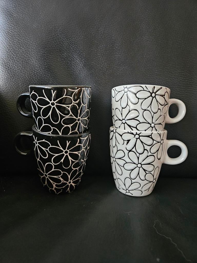 4 koffiekopjes, Huis en Inrichting, Woonaccessoires | Kandelaars en Kaarsen, Ophalen, Overige materialen, Zo goed als nieuw, Zwart