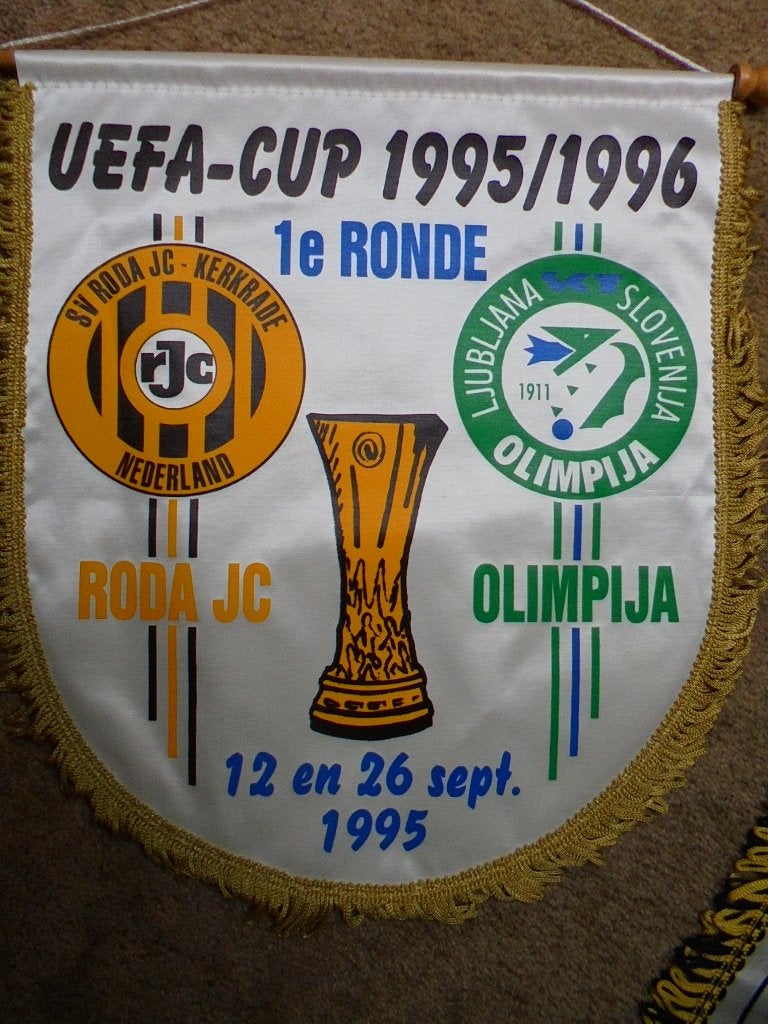 Te Koop Europese Vaan Roda Jc - Olimpija Ljubljana 1995, Verzamelen, Ophalen of Verzenden, Zo goed als nieuw, Roda JC, Vaantje of Sjaal
