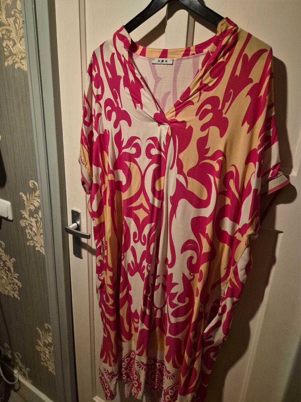 Zomerse Kaftan Jurk - Roze, Geel, Wit - 100% Viscose, Kleding | Dames, Maat 46/48 (XL) of groter, Ophalen of Verzenden, Roze, Onder de knie