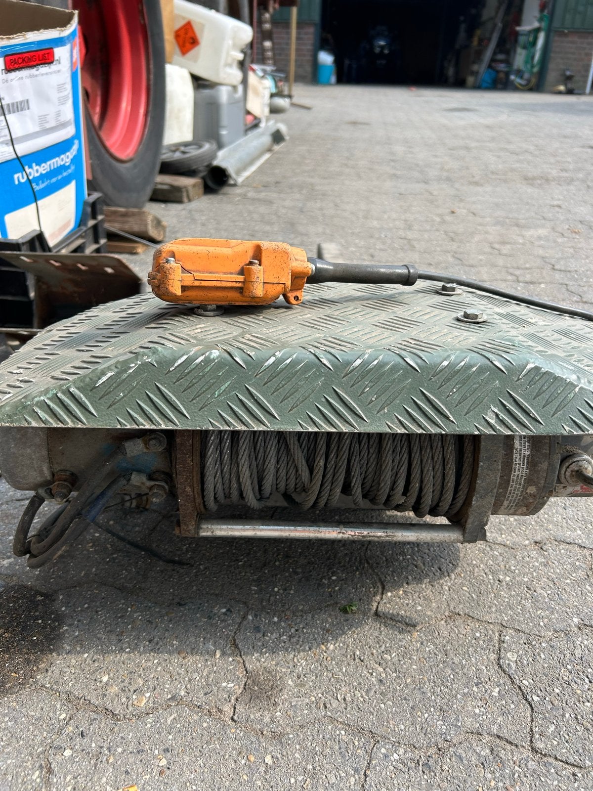 Warn lier type CE M 8000 met lange stalen kabel, Ophalen, Gebruikt, Elektrisch