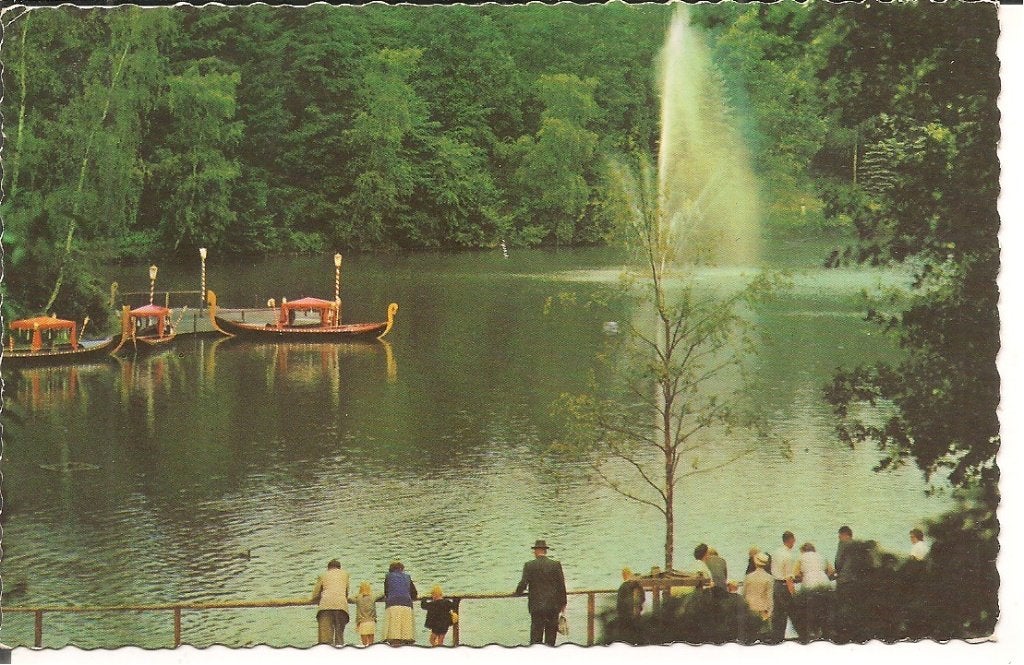 Apeldoorn Vijver Berg en Bos - Oude Ansichtkaart, Ophalen of Verzenden, 1960 tot 1980, Gelopen, Gelderland