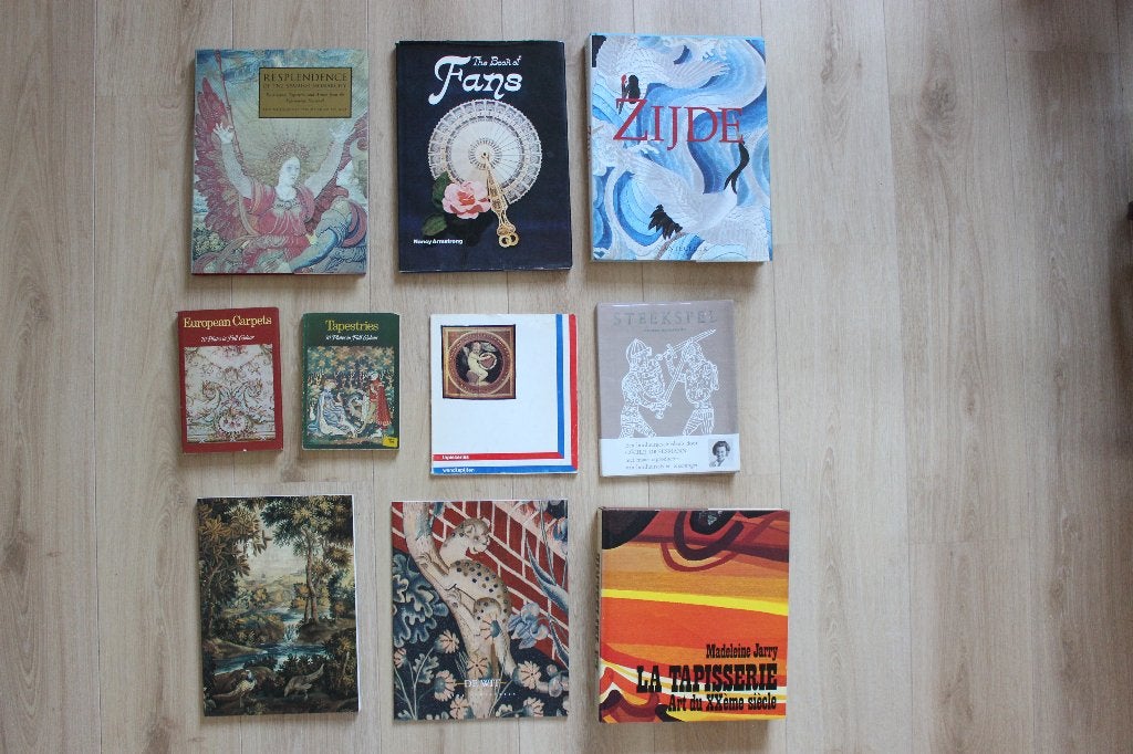 Collectie van tien boeken over textiel zijde tapijten kleden, Boeken, Ophalen of Verzenden, Gelezen, Overige onderwerpen, Meerdere auteurs