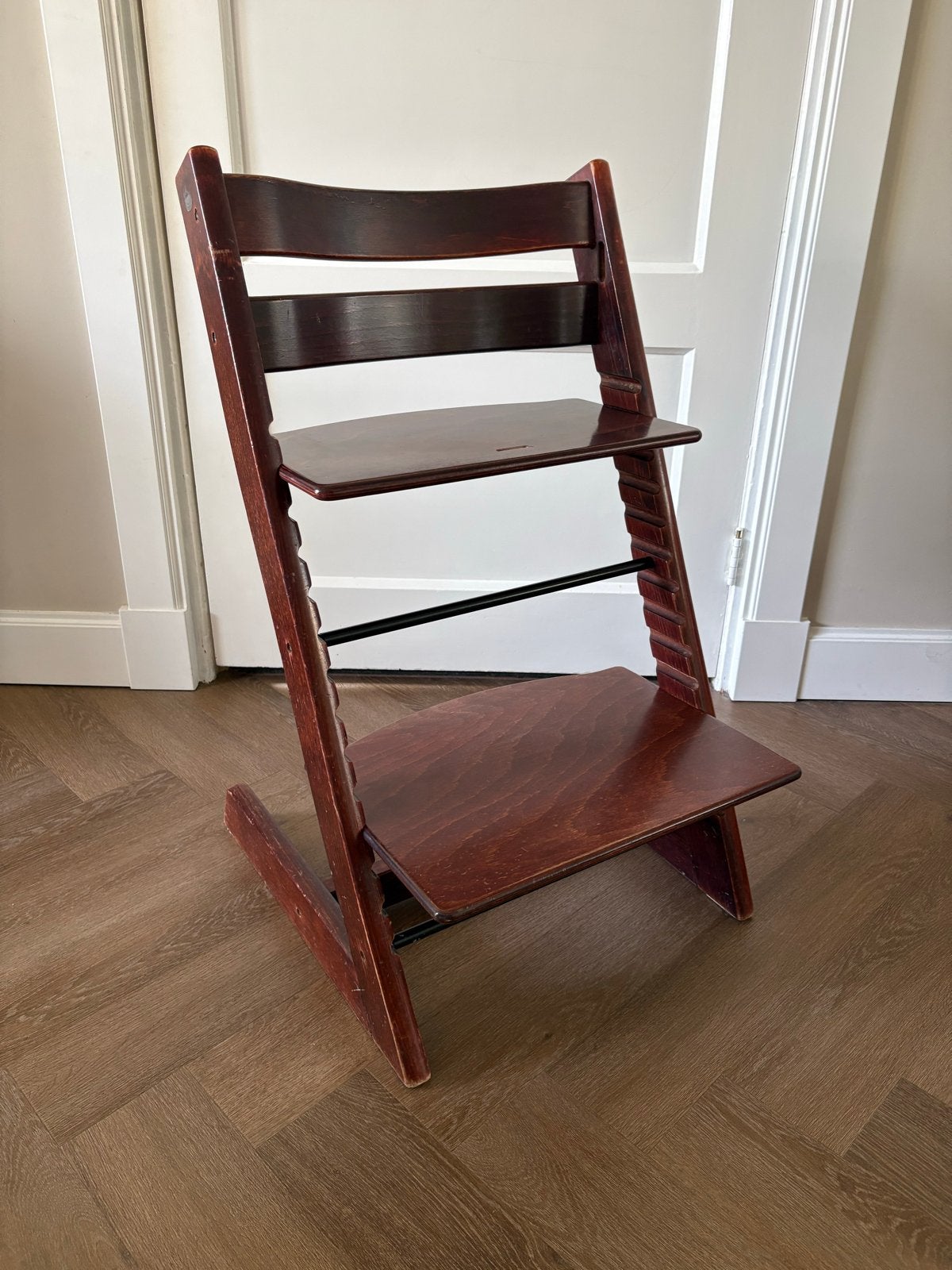 Stokke Tripp Trapp kinderstoel walnoot, Ophalen, Gebruikt, Meegroeistoel, Aanschuifbaar