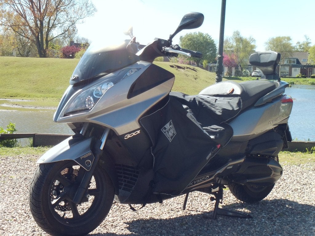 Kymco 300i Downtown ABS-16000 km ! (bj 2012), Rijksstraatweg 1a
1965LA  HEEMSKERK, NL, 299 cc, Scooter, Info@hboccasions.nl