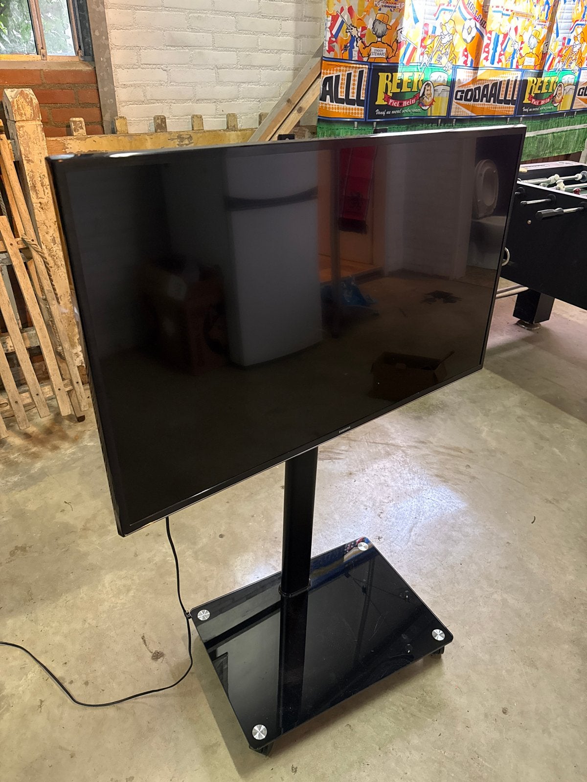Samsung Smart TV op standaard - Ideaal voor mancave, Ophalen, Samsung, 100 cm of meer, 4k (UHD)