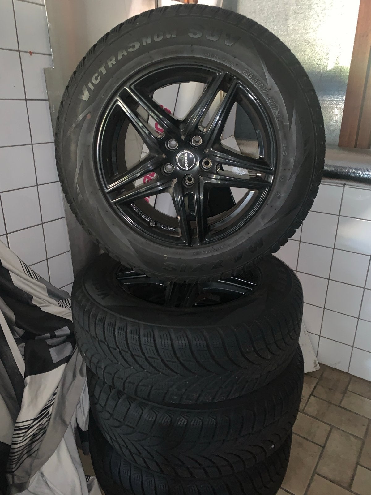 Set van 4 winterbanden met velgen - 235/65R17, Auto-onderdelen, Banden en Velgen, Ophalen, Gebruikt, Banden en Velgen, 17 inch