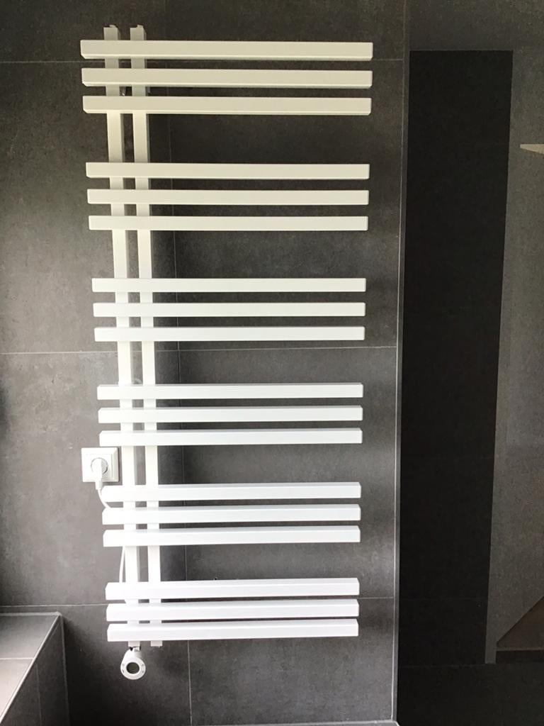 Te koop aangeboden elektrische radiator, Ophalen, Radiator, Minder dan 60 cm, Zo goed als nieuw