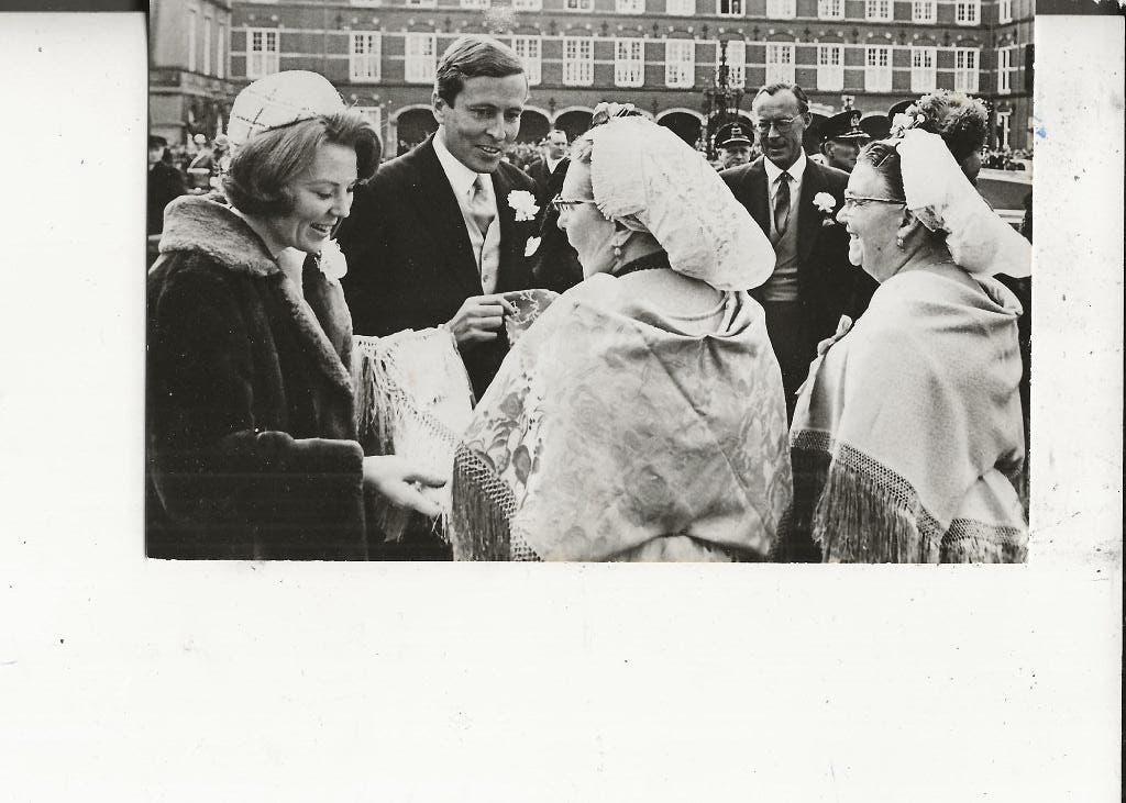 Scheveningen Pr Beatrix ontvangt Schev.doek  1966, Ophalen of Verzenden, 1960 tot 1980, Ongelopen, Zuid-Holland