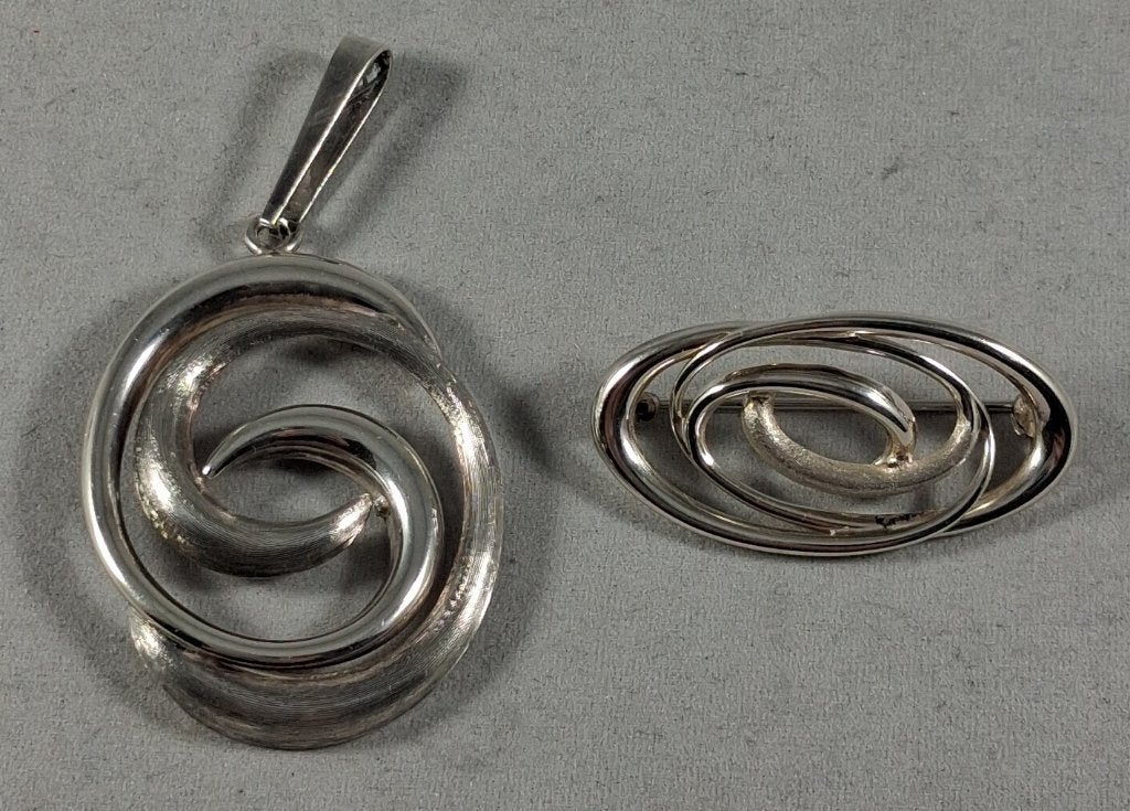 Zilveren broche en kettinghanger spiralen 925 zilver, Ophalen of Verzenden, Zo goed als nieuw, https://www.zilverjuwelier.nl/winkel/zilveren-broche-en-kettinghanger-spiralen-925-zilver/
