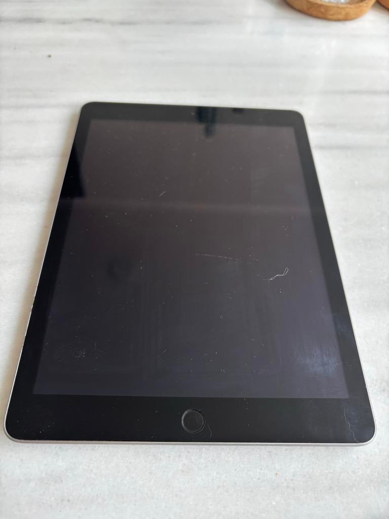 Apple iPad (2017) A1822 – 32GB – goed werkend, Computers en Software, Apple iPads, 10 inch, Gebruikt, 32 GB, Apple iPad