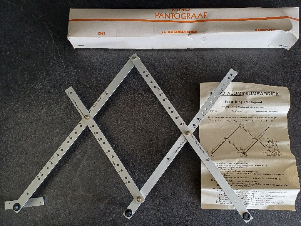Oude Aluminium Pantograaf in Doos met Gebruiksaanwijzing €20, Hobby en Vrije tijd, Tekenen, Ophalen, Gebruikt, Overige typen
