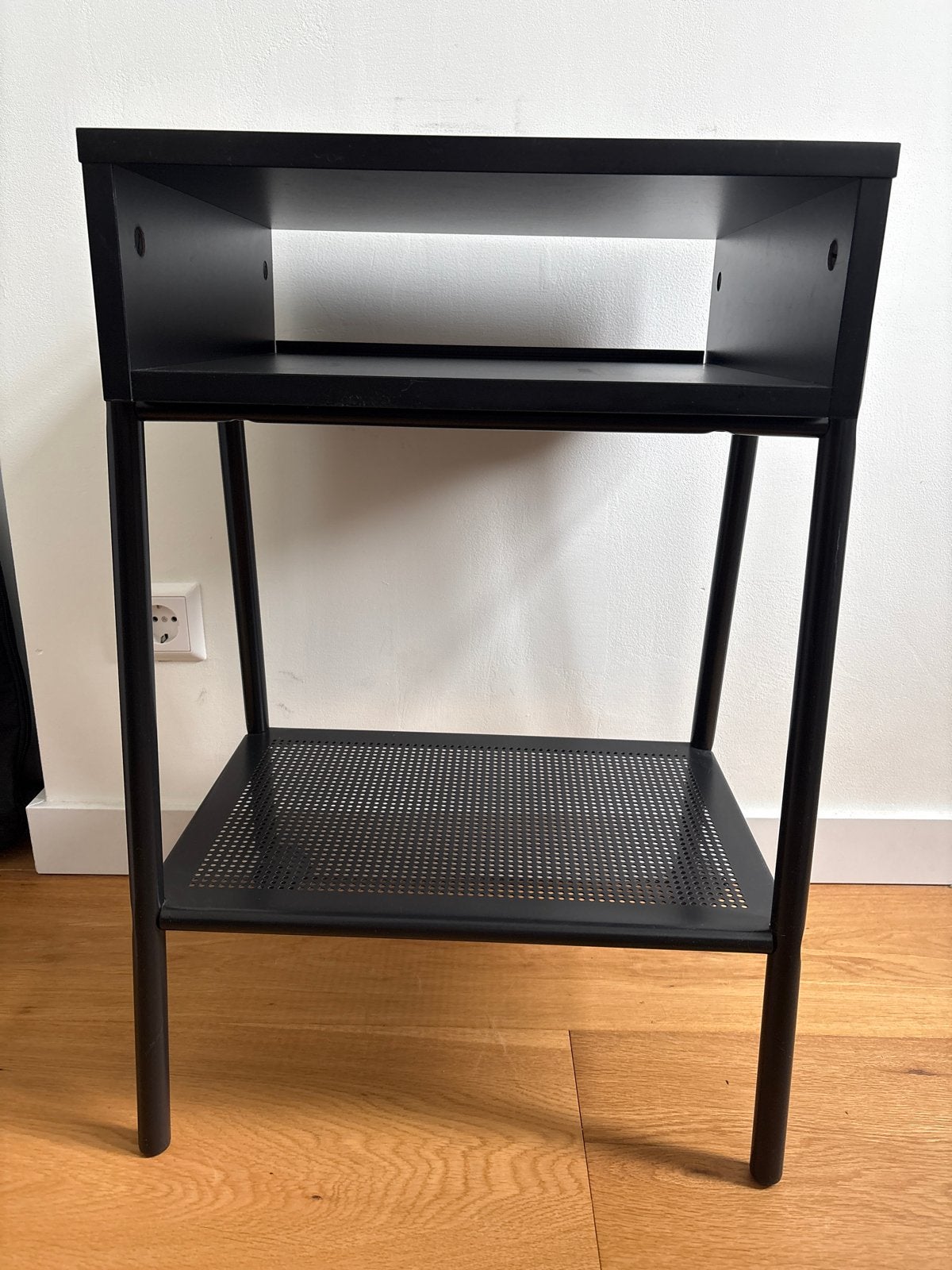 IKEA Zwart Nachtkastje / Bijzettafel met Opbergruimte, Ophalen, Minder dan 55 cm, Gebruikt, 60 cm of meer