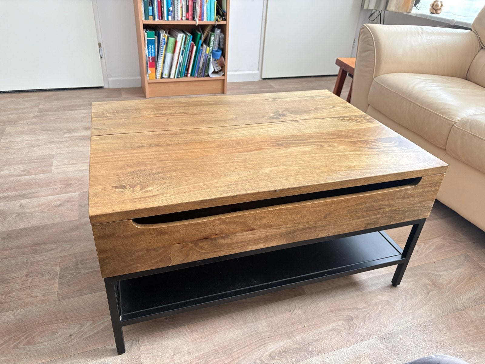 Massief Mangohouten Salontafel met Openklapfunctie + Sidetab, 50 tot 100 cm, Industrieel (Mangohout met zwart stalen frame), Zo goed als nieuw