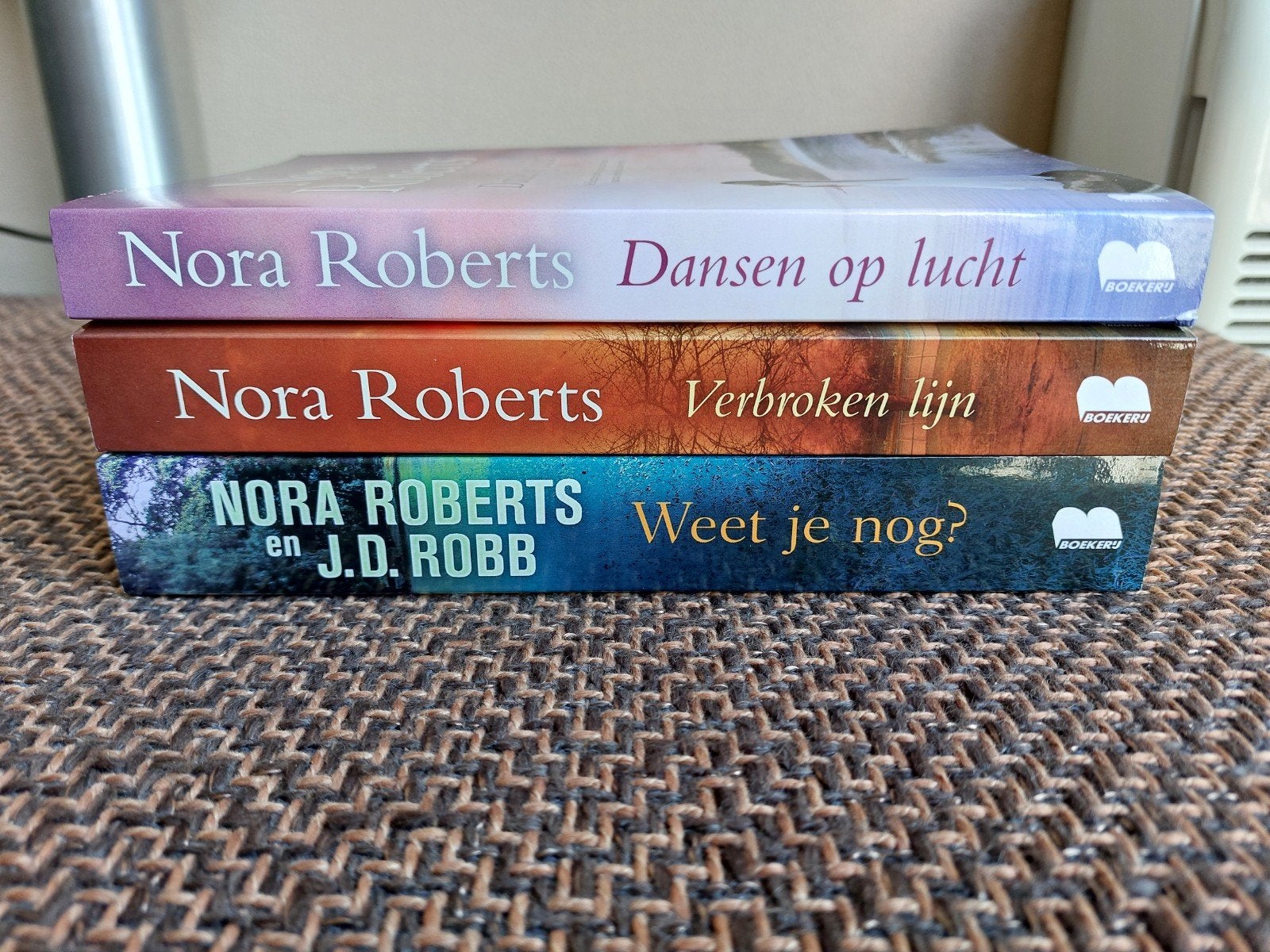 Nora Roberts: Dansen op lucht, Verbroken lijn, Weet je, Boeken, Ophalen of Verzenden, Zo goed als nieuw, Nora Roberts en J.D. Robb