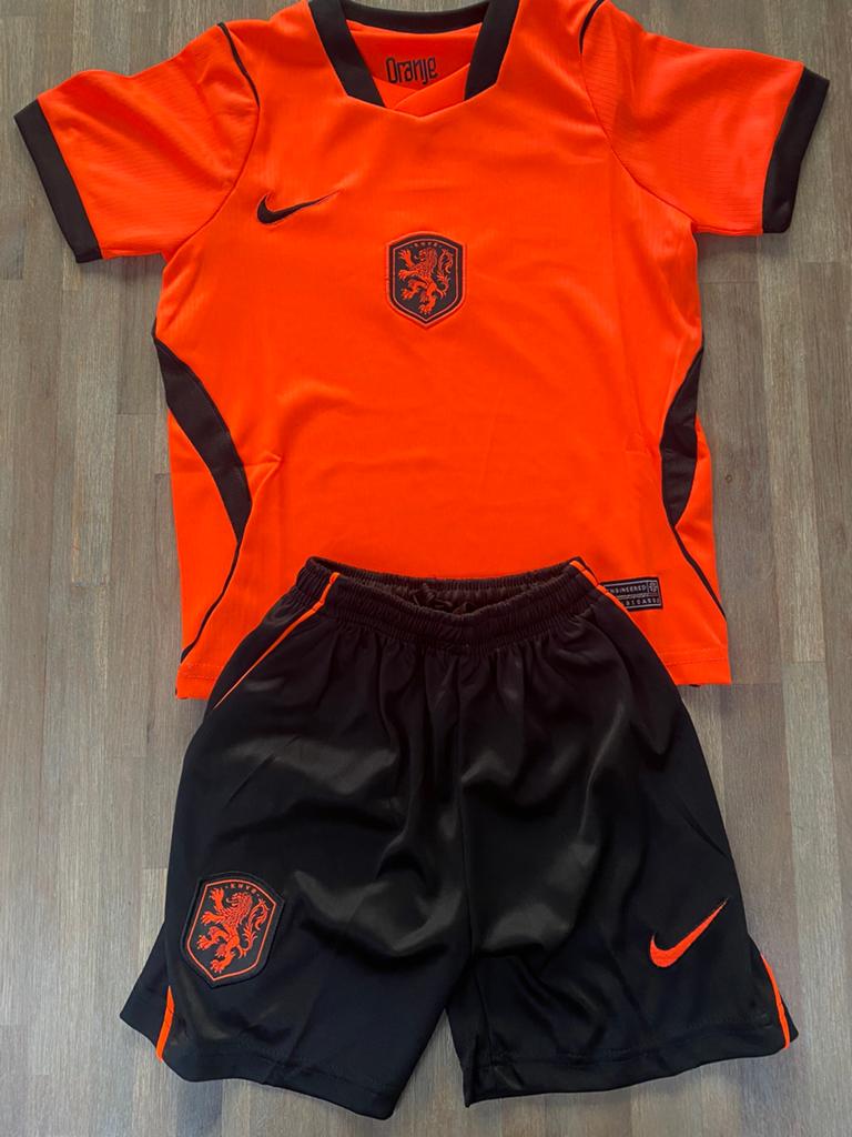 Nederlands elftal WK2026 Kids tenue! Nieuw maat 110/116, Ophalen, Nieuw, Jongen of Meisje, Sport- of Zwemkleding