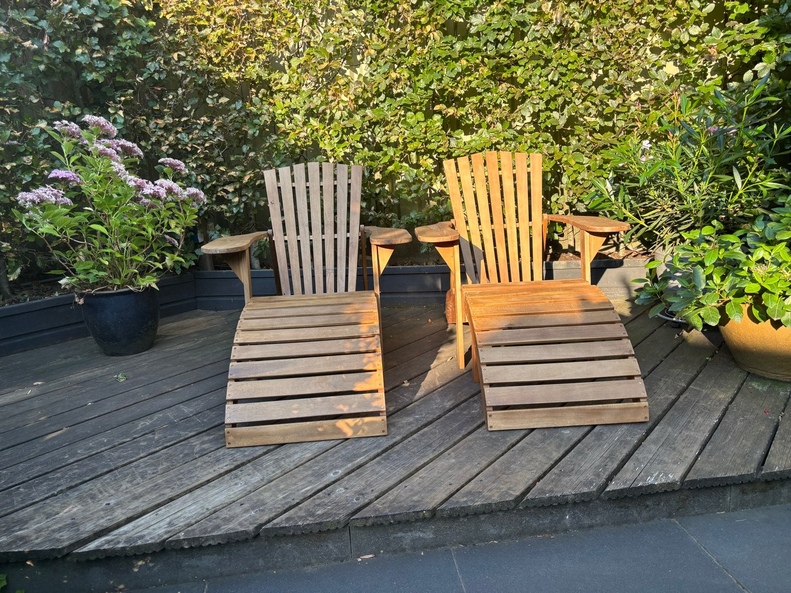 Twee FSC Adirondack Stoelen met Voetenbanken, Ophalen, Zo goed als nieuw, Teakhout