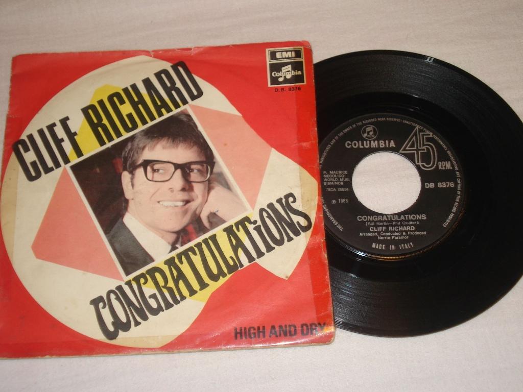 Cliff Richard    Congratulations   Italy      Orgineel, Fotohoes, Ophalen of Verzenden, Zo goed als nieuw, Pop