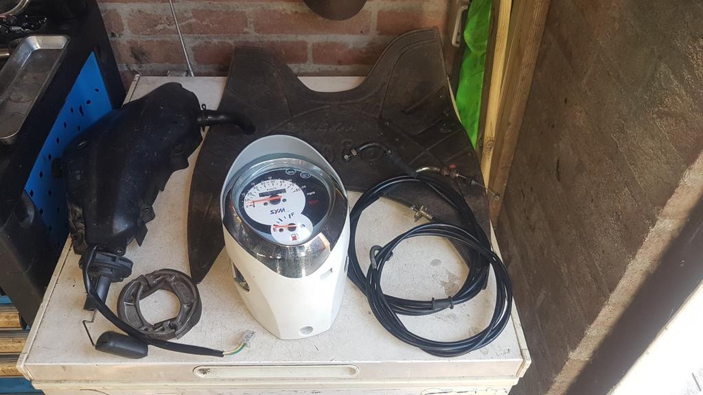 Sym Mio instr.paneel gas-tank kabel enz, Ophalen of Verzenden, Benzine