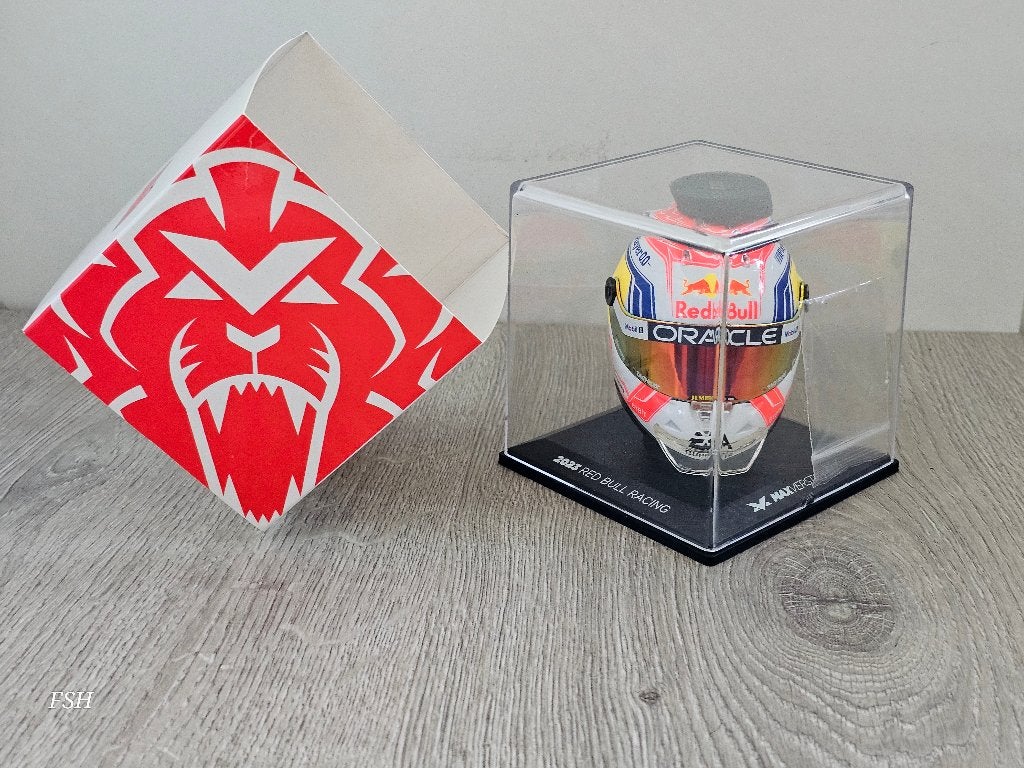 SALE: Helm 1:4, M. Verstappen # 1, Season 2023. NIEUWSTAAT, Verzamelen, Automerken, Motoren en Formule 1, Ophalen of Verzenden