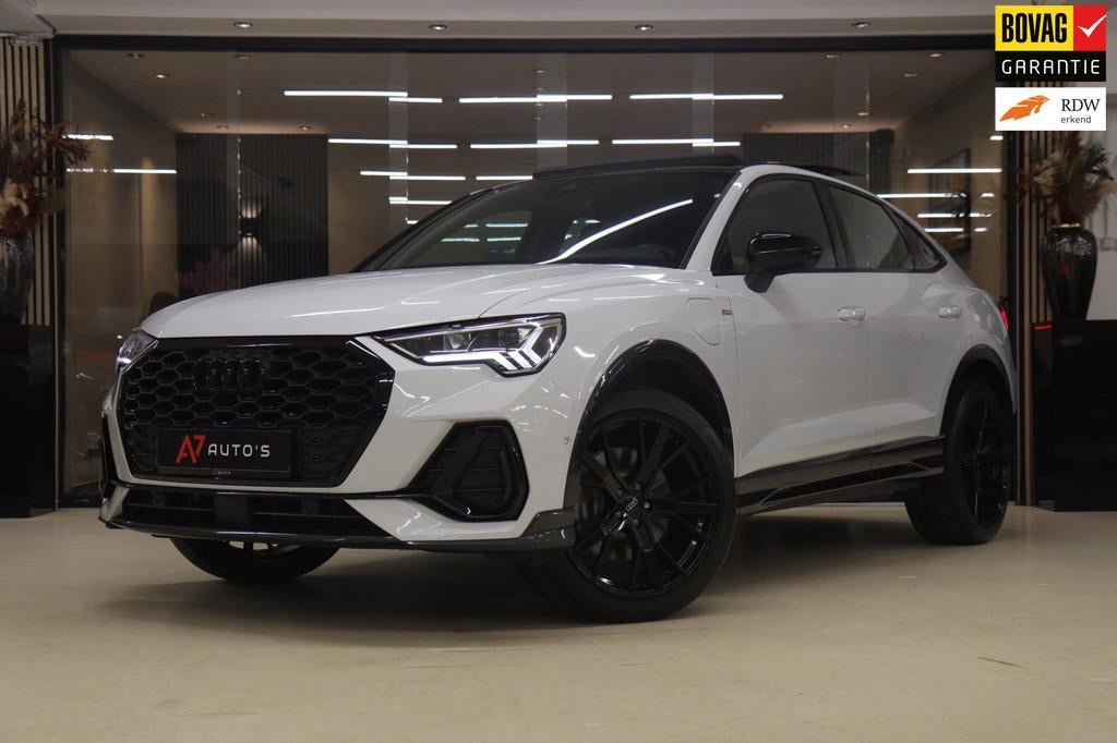 Audi Q3 Sportback 45 TFSI e S Edition 3X S-Line /PANO/KEYLES, Gebruikt, Zwart, Leder en Stof, Wit