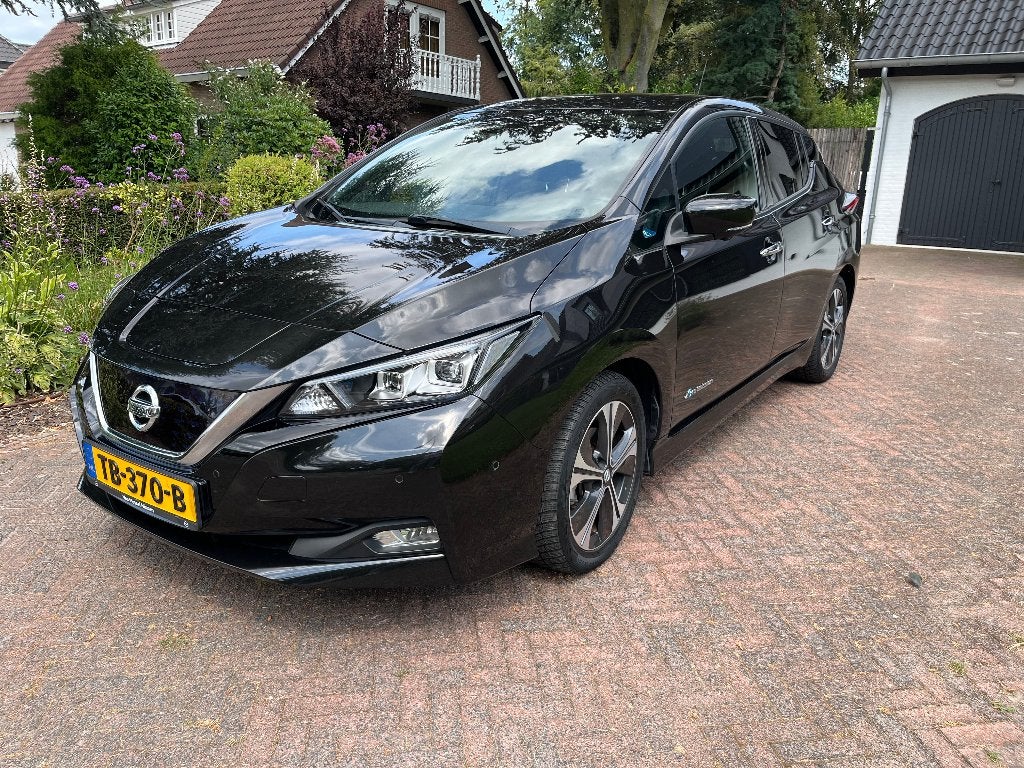 Nissan Leaf Tekna 40kWh | 2e eigenaar | 360Camera | CarPlay, Zwart, Leder en Stof, Zwart, Origineel Nederlands