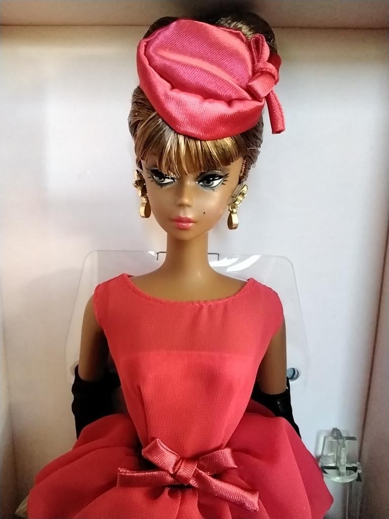 Barbie silkstone  Fashion Model Collection Little Red Dress, Verzamelen, Ophalen of Verzenden, Zo goed als nieuw, Fashion Doll