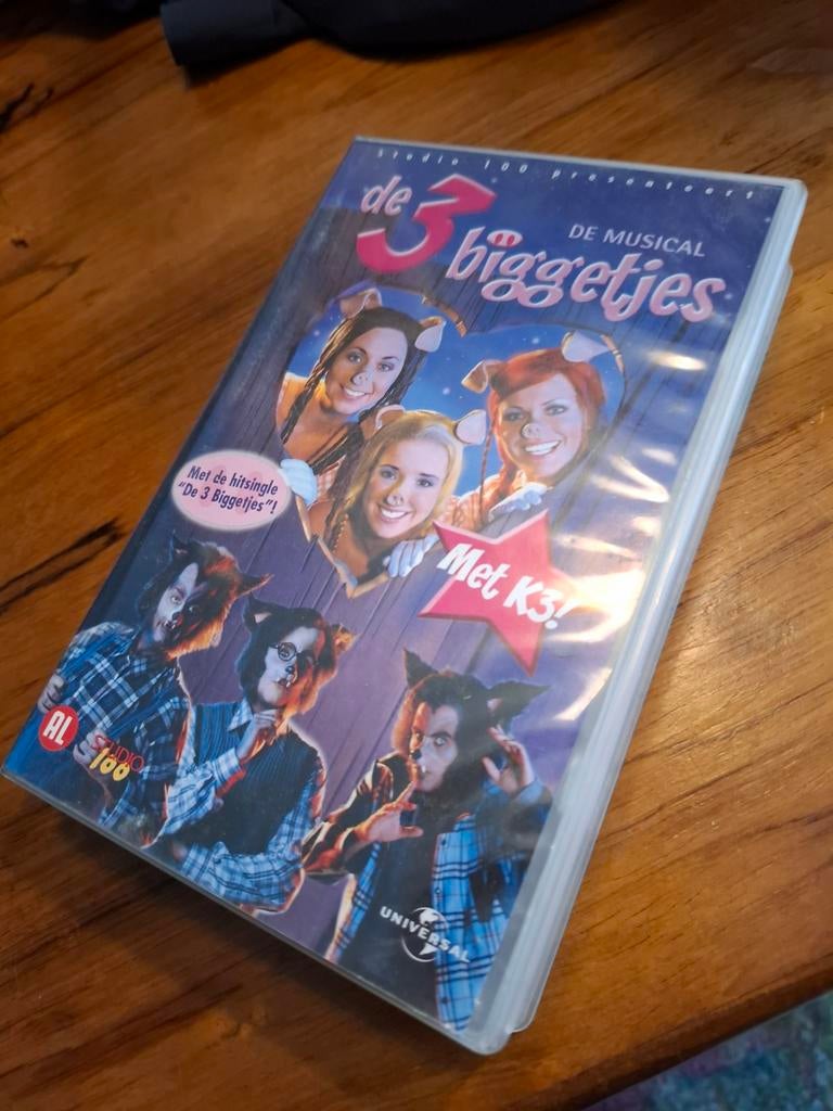 K3 musical De 3 Biggetjes VHS videoband, Cd's en Dvd's, Ophalen of Verzenden