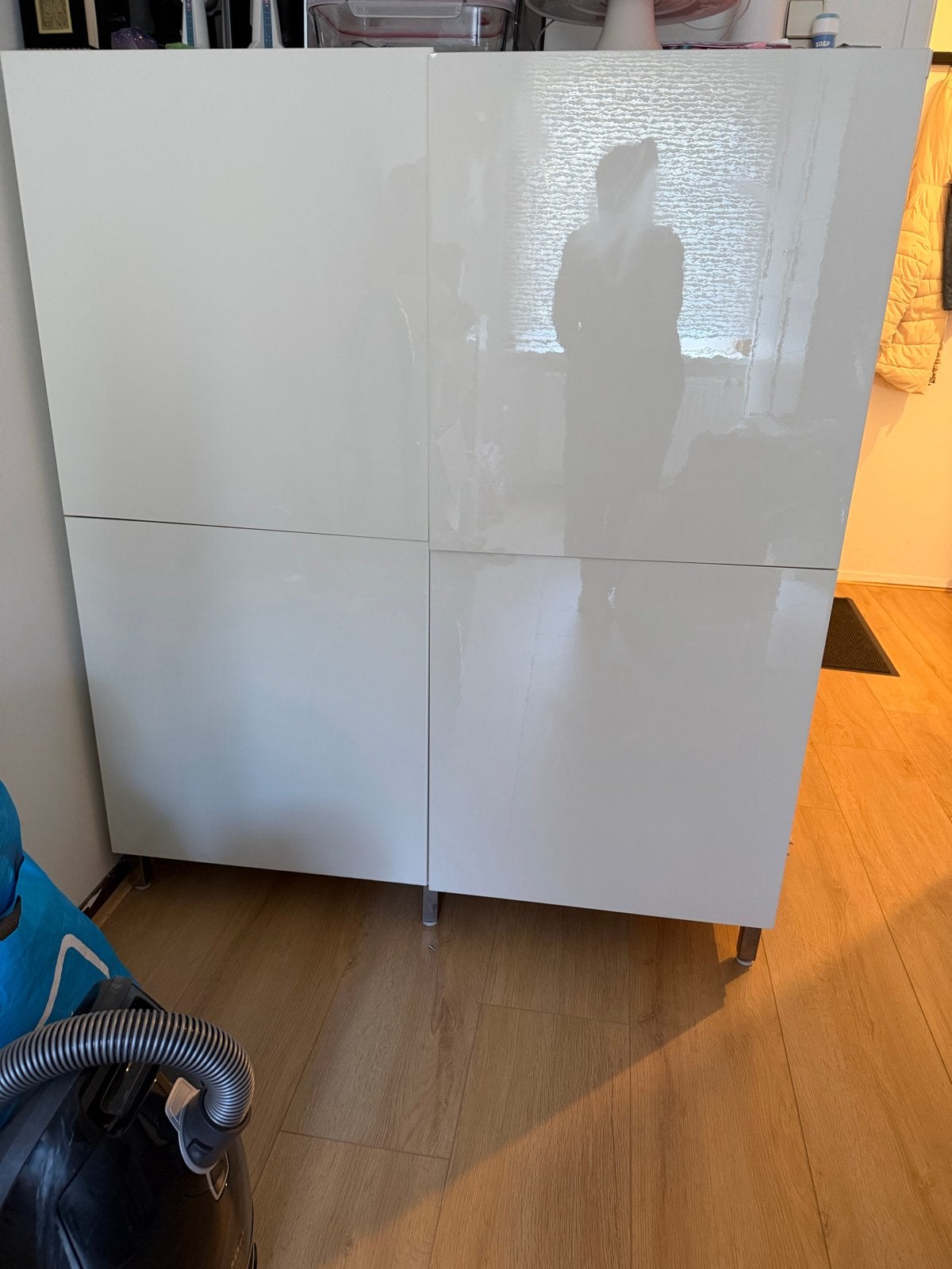 Ikea Besta Kast 120x40 cm met planken en ijzeren voeten, Huis en Inrichting, Kasten | Boekenkasten, Ophalen, Gebruikt, 100 tot 150 cm