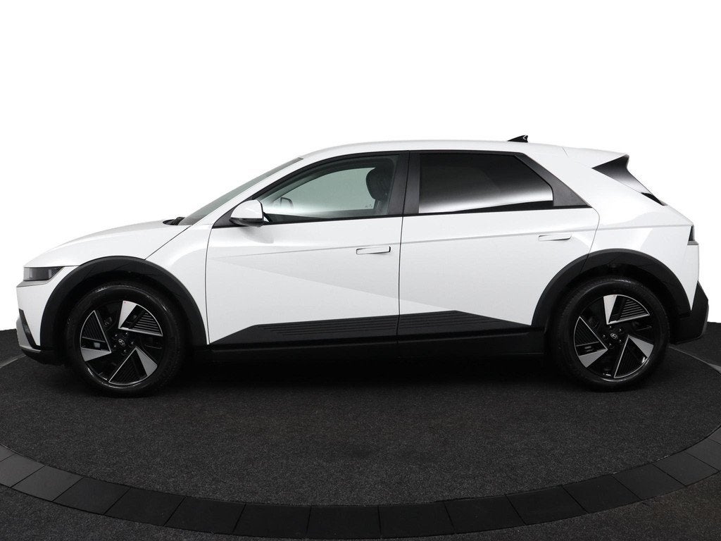 Hyundai IONIQ 5 Standard Range Pure Edition 84 kWh | Bose Pr, Achterwielaandrijving, IONIQ 5, Leder en Stof, 63 kWh