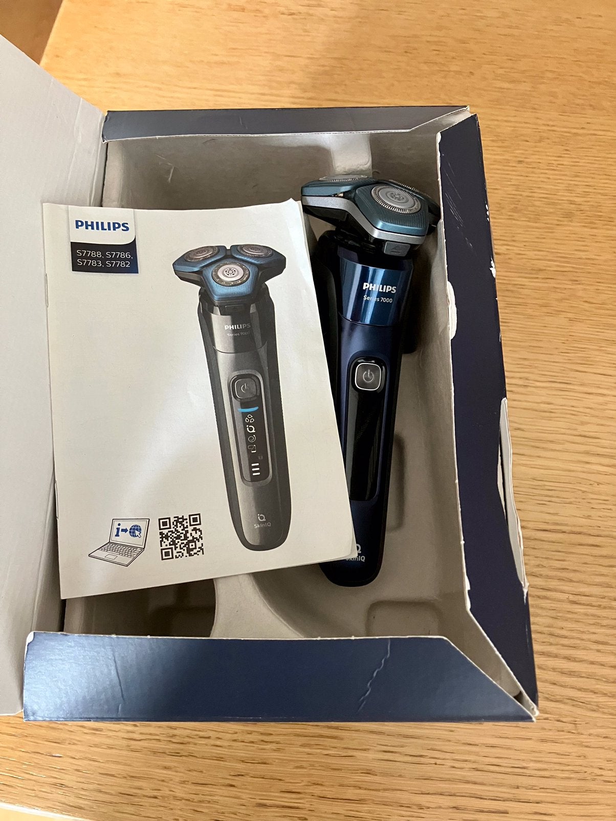 Philips Series 7000  ( type 7786), Ophalen of Verzenden, Zo goed als nieuw, Scheren en Epileren