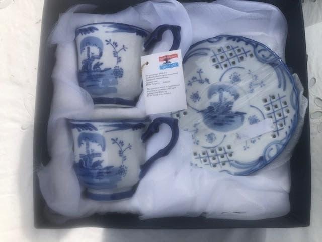 Delfts blauw kop en schotels in geschenkdoos, Ophalen of Verzenden