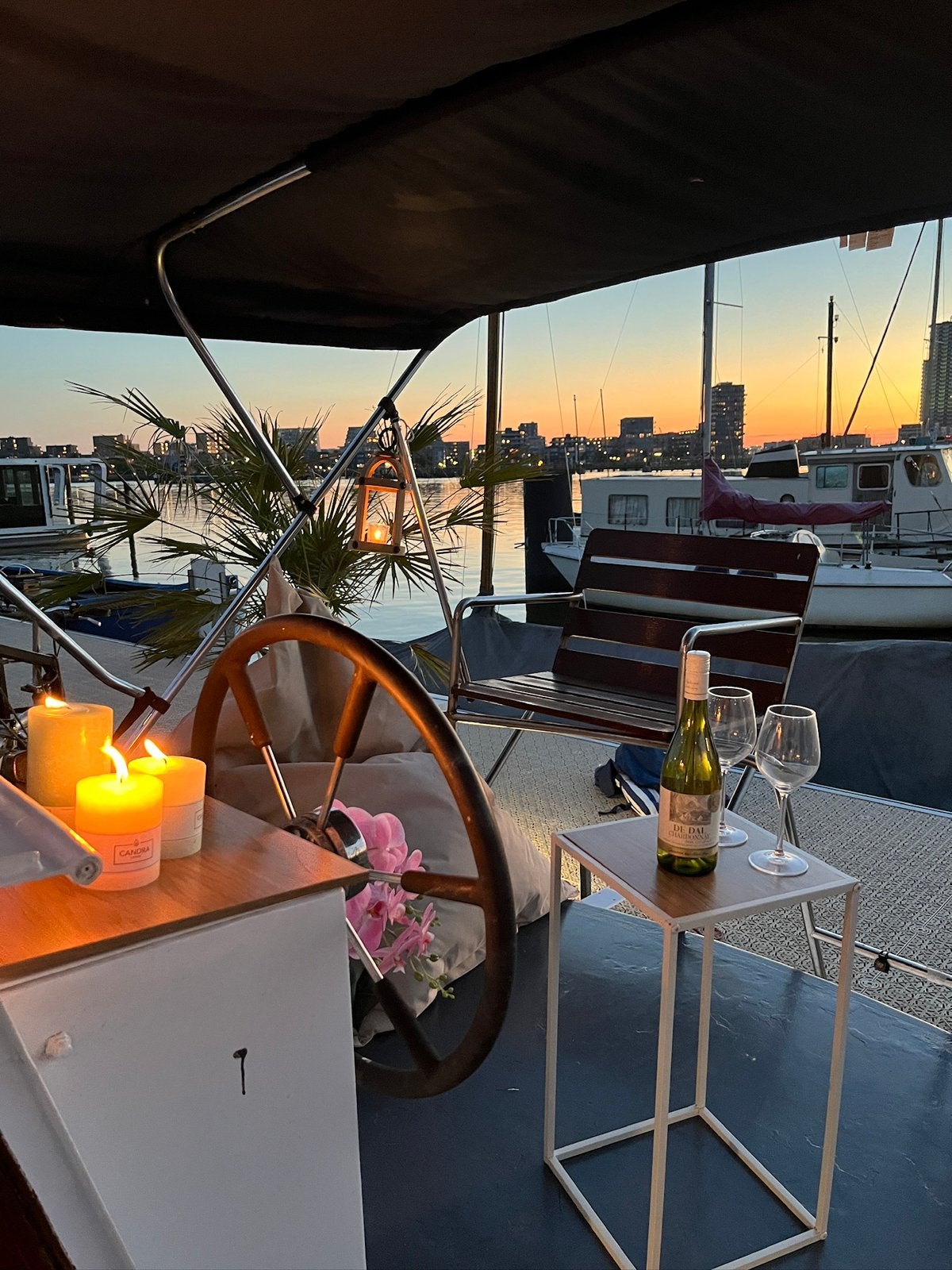 Woonboot in Amsterdam-Noord | Instapklaar, Watersport en Boten, Motorboten en Motorjachten, Zo goed als nieuw, Staal, Diesel, Binnenboordmotor