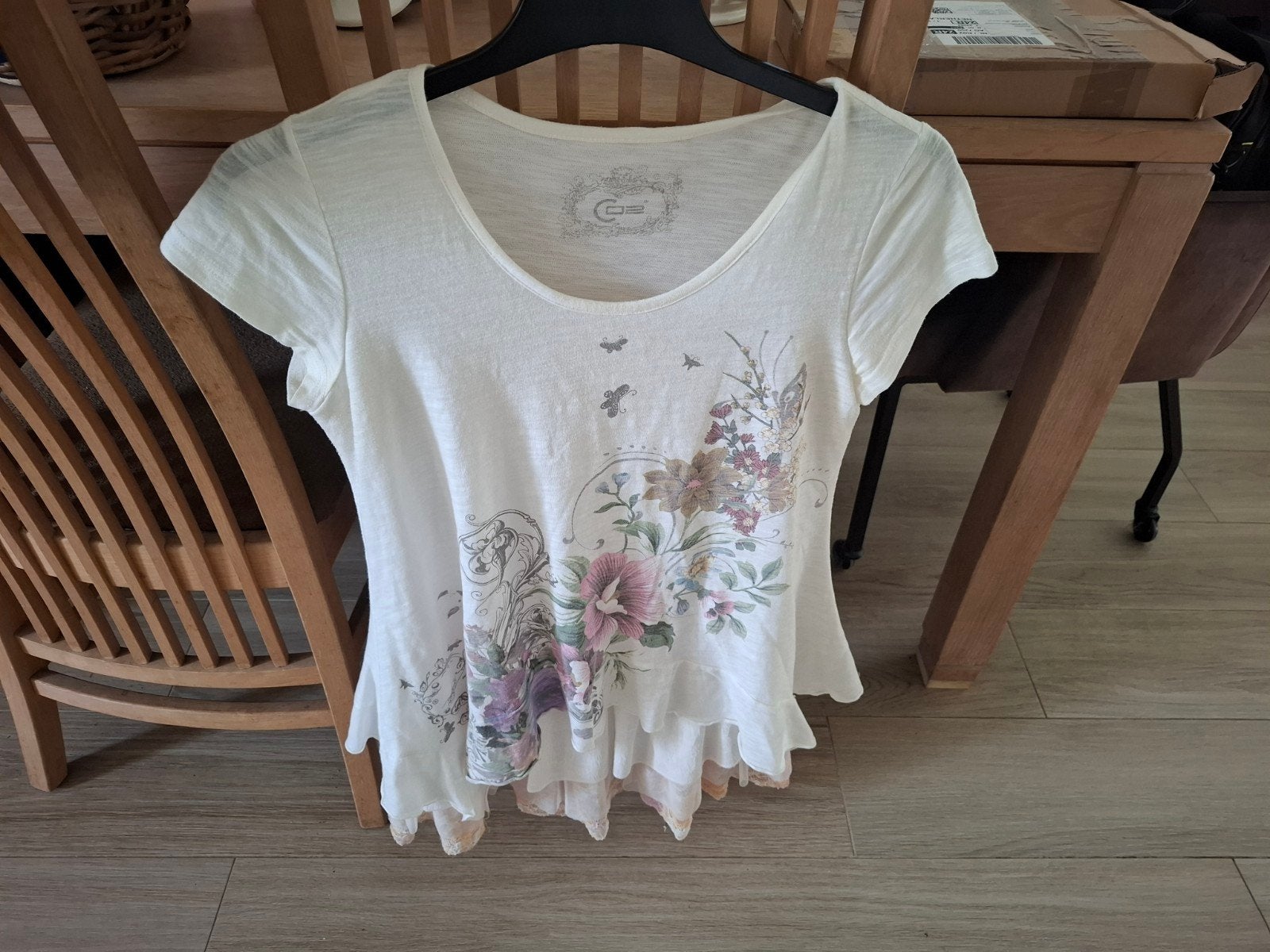 Wit T-shirt met bloemenprint en korte mouwen, Kleding | Dames, Maat 38/40 (M), Wit, C&E, Ophalen of Verzenden