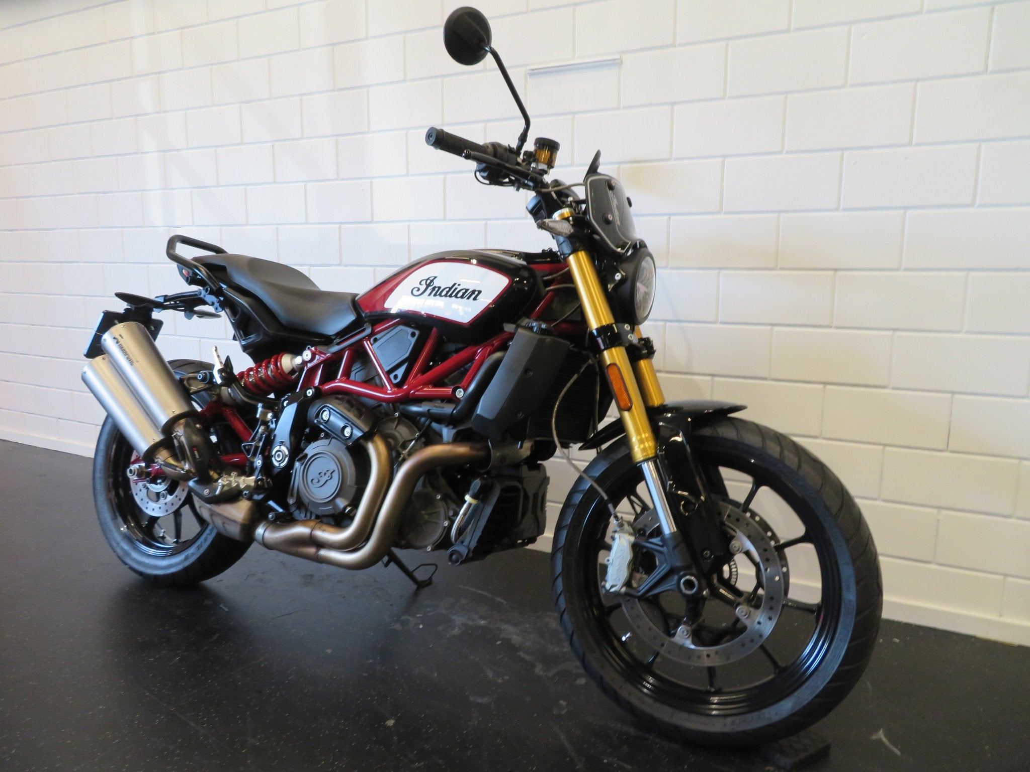 Indian FTR 1200 S RACE AKRA NIEUWSTAAT (bj 2019), Motoren, Motoren | Overige merken, Bedrijf, 1200 cc, INDIAN, Naked bike