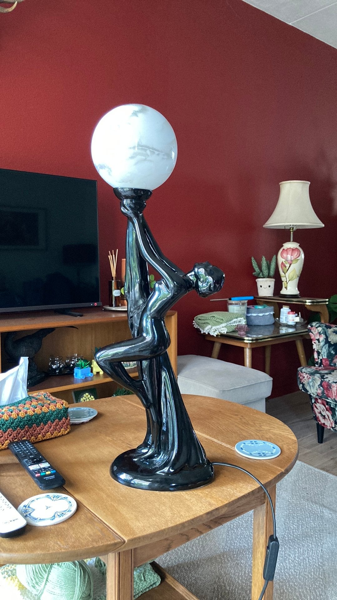 Art nouveau zwarte keramische lamp in vrouwenfiguur vorm, Antiek en Kunst, Antiek | Lampen, Ophalen of Verzenden