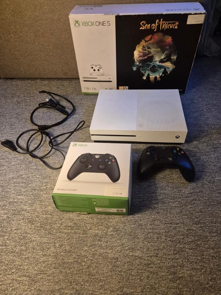 Xbox One S 1TB met controller en doos (diskdrive defect), Spelcomputers en Games, Games | Xbox One, Gebruikt, Overige genres, 1 speler