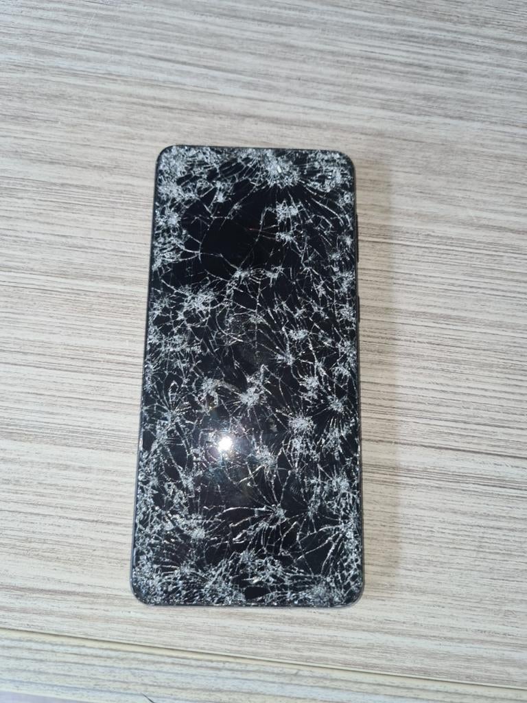 Samsung Galaxy S22+ (Niet werkend - Scherm gebroken), Zwart, Touchscreen, Ophalen of Verzenden, Niet werkend