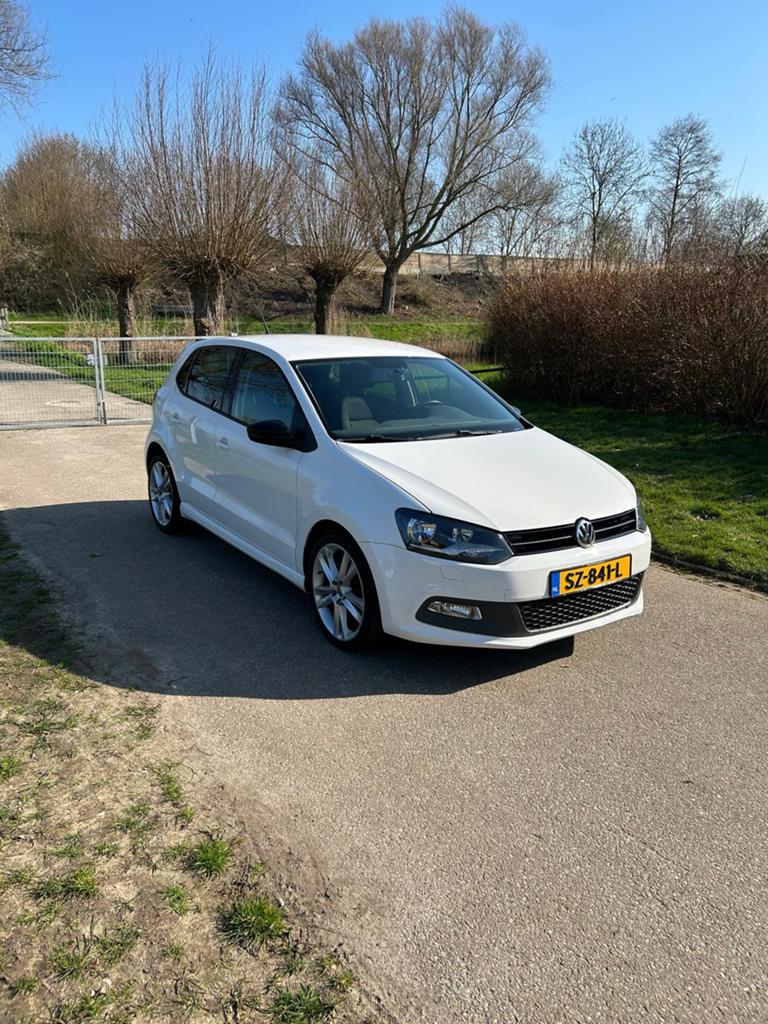 Volkswagen Polo 1.2 TSI 77KW 2013 Wit NIEUWE APK, Voorwielaandrijving, 40 €/maand, Wit, 988 kg