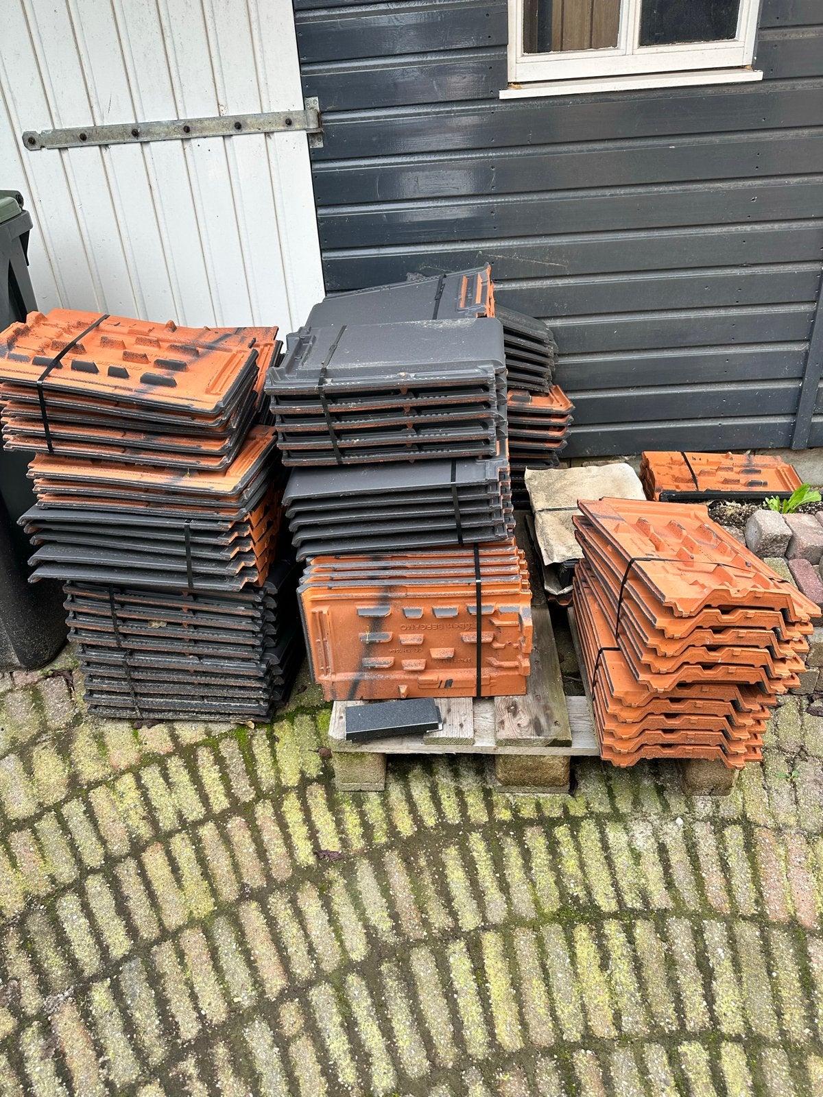 Röben Bergamo vlakke dakpannen – 105 stuks – ongebruikt, Ophalen, Steen of Klei, Nieuw, Minder dan 5 m²