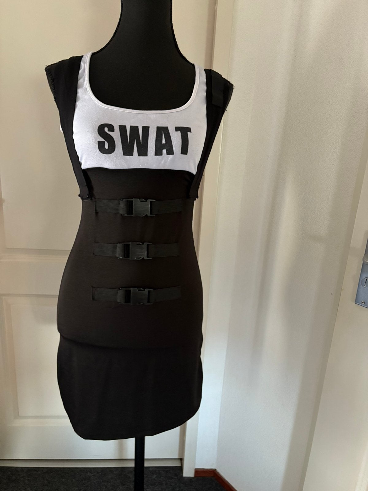 Swat politie jurk S/M met accessoires carnaval feest, Ophalen of Verzenden, Zo goed als nieuw, Carnaval